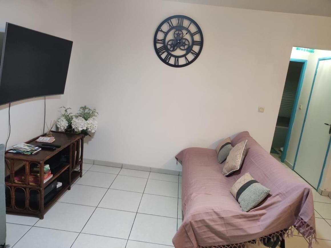 Charmant Appt Proche De Toutes Commodites La Possession Dış mekan fotoğraf